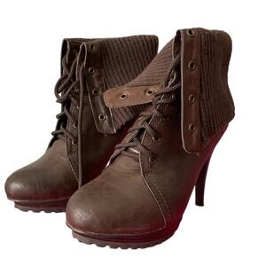New in box Shoe dazzle brown platform booties size 6.5 lace up